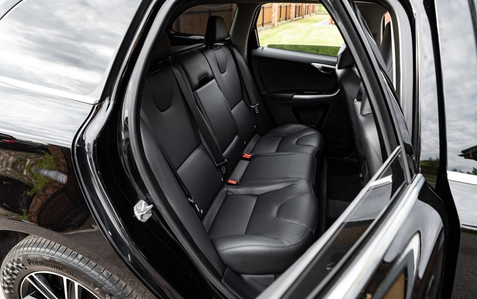 Volvo XC 60 cena 79800 przebieg: 198000, rok produkcji 2016 z Warszawa małe 781